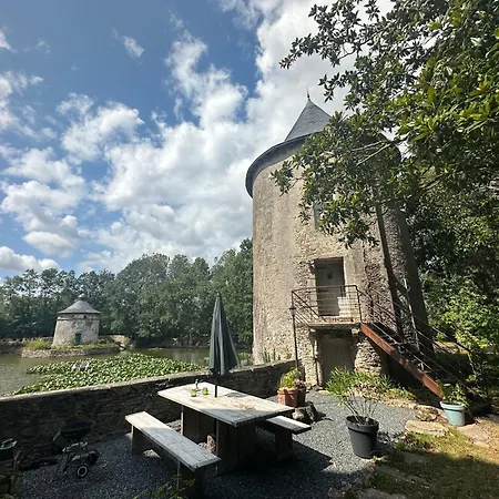 Chateau De La Preuille *
