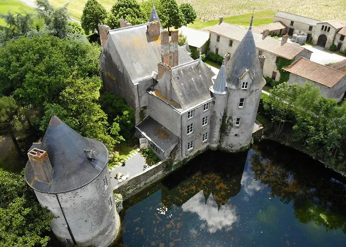 Chateau De La Preuille Montaigu-Vendee